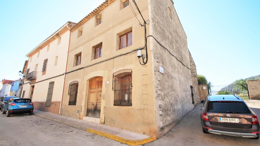 Town house in Alcalali 