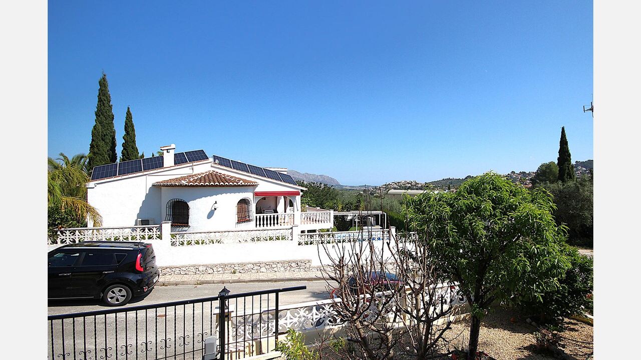 2372: Villa  in Orba