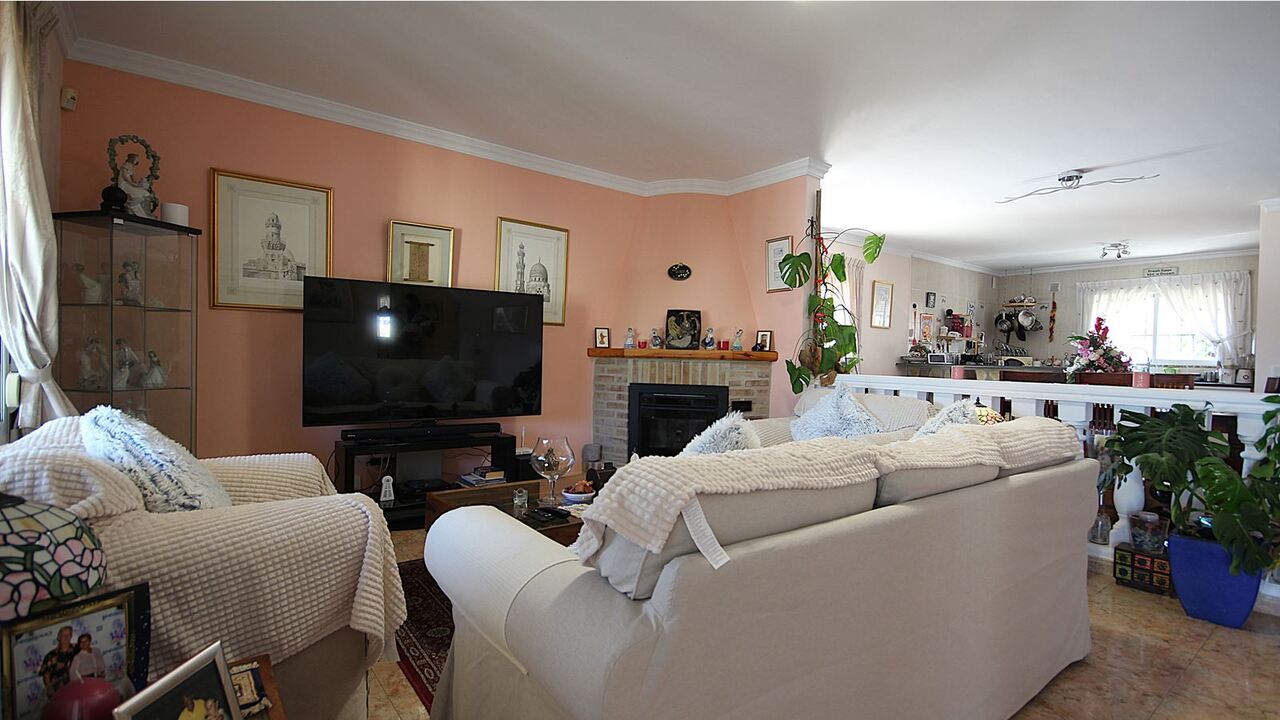 2372: Villa  in Orba