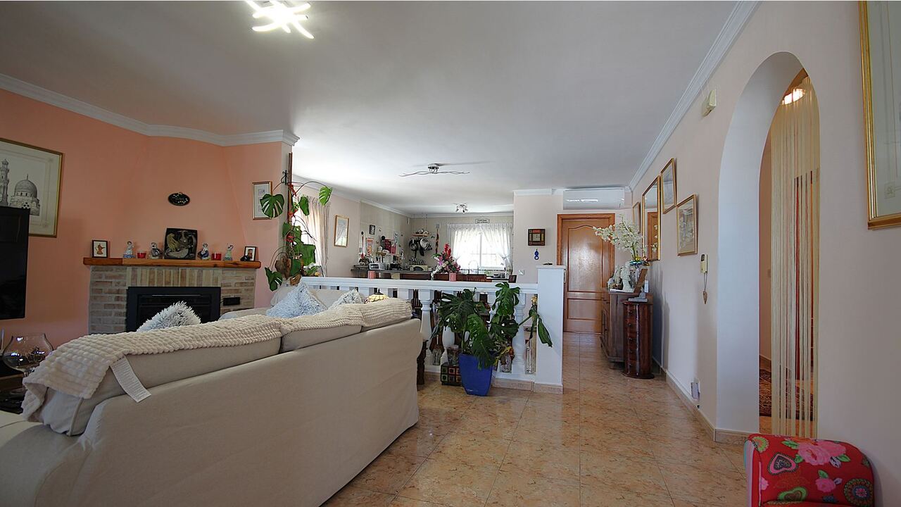 2372: Villa  in Orba