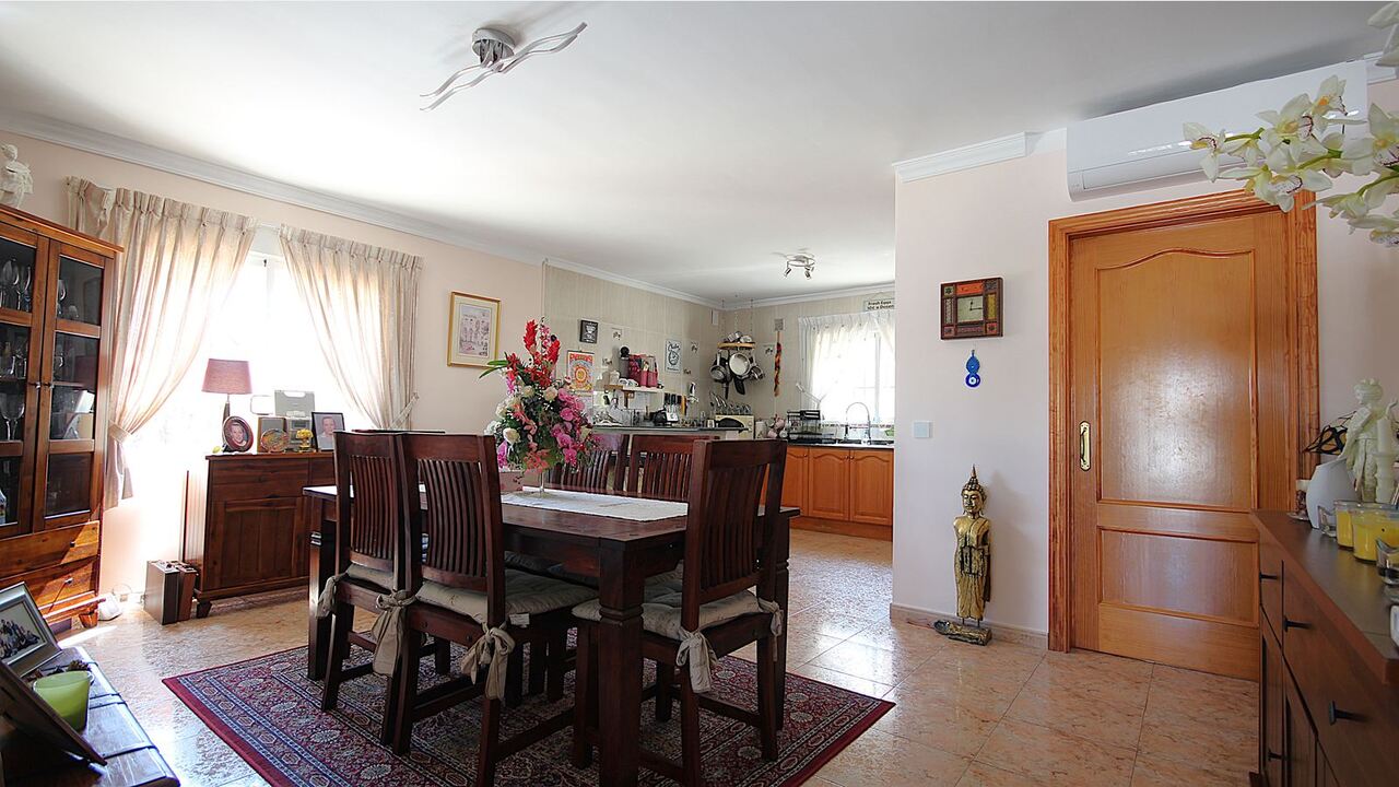 2372: Villa  in Orba