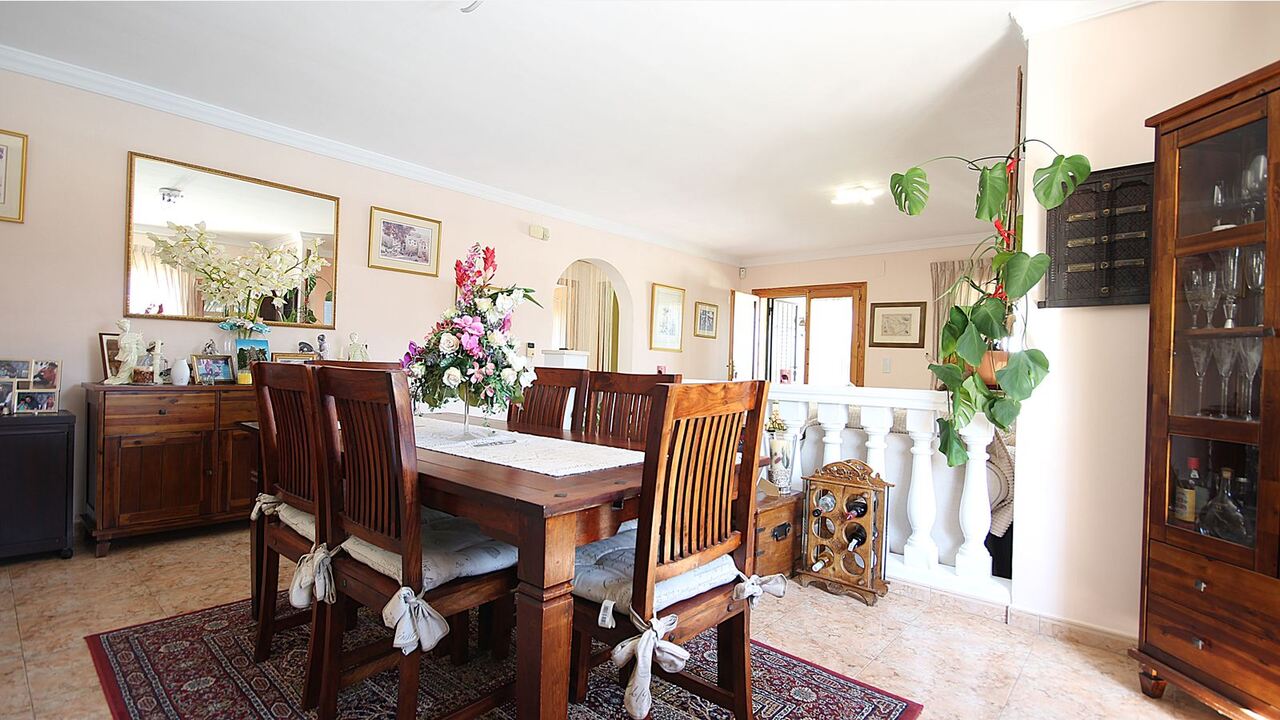2372: Villa  in Orba