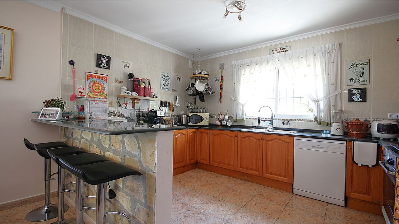 2372: Villa  in Orba
