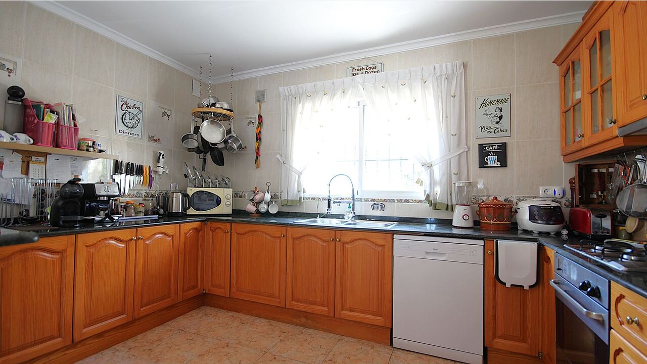 2372: Villa  in Orba