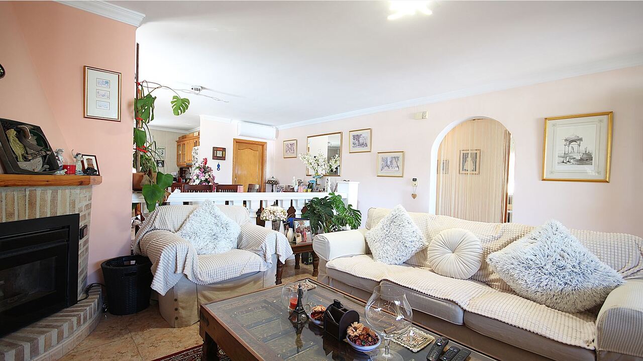 2372: Villa  in Orba