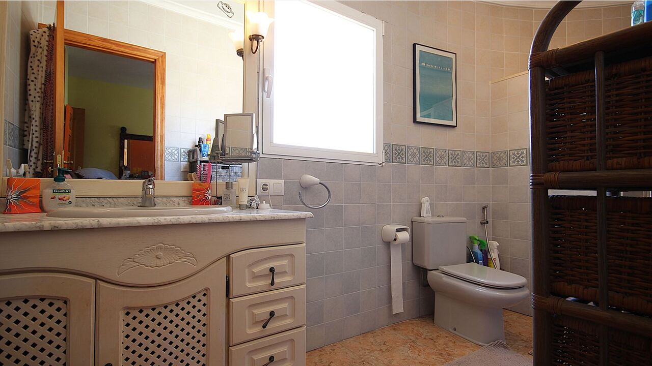 2372: Villa  in Orba
