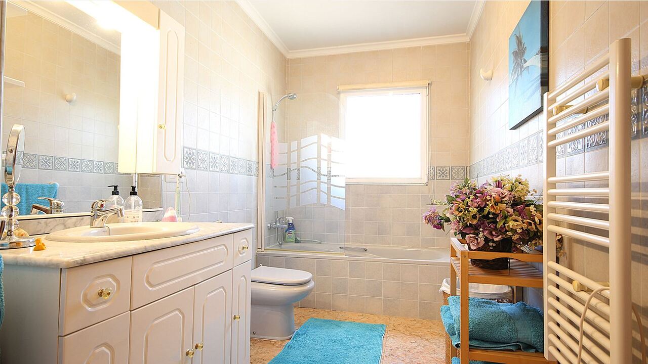 2372: Villa  in Orba