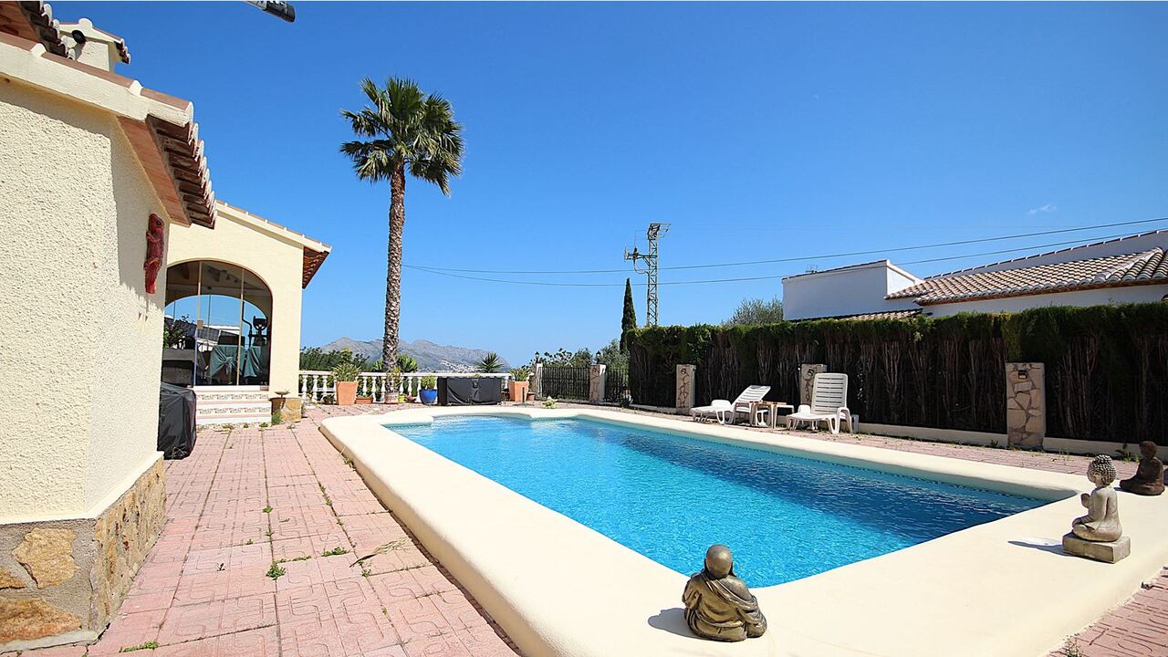 2372: Villa  in Orba