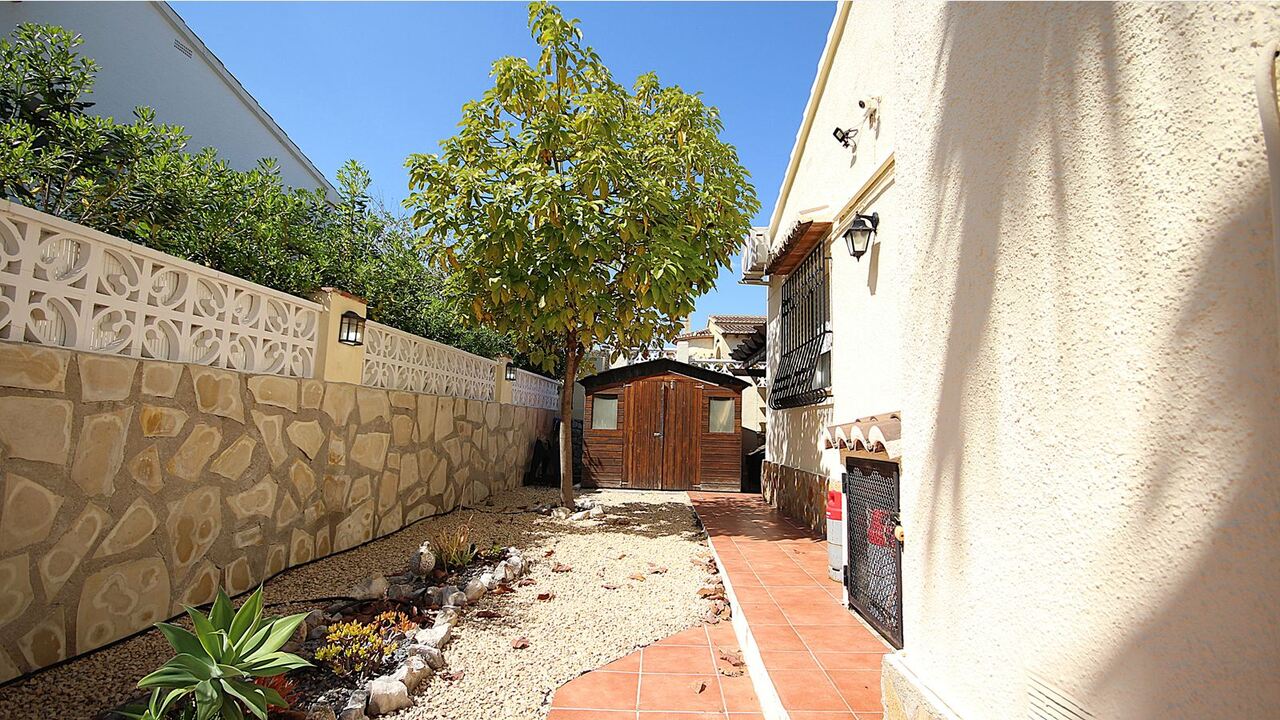 2372: Villa  in Orba