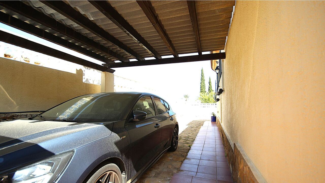 2372: Villa  in Orba