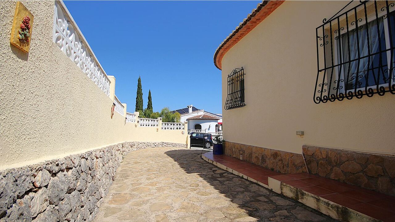 2372: Villa  in Orba