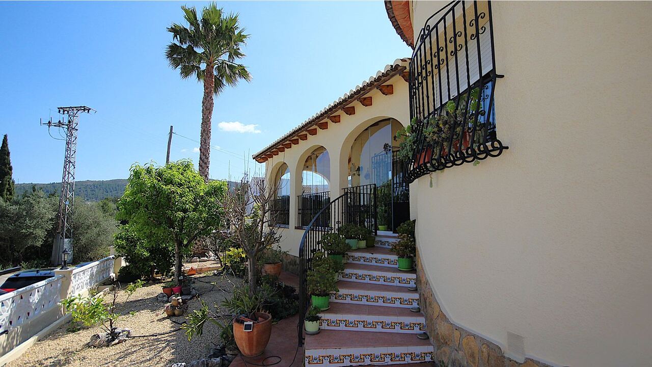 2372: Villa  in Orba