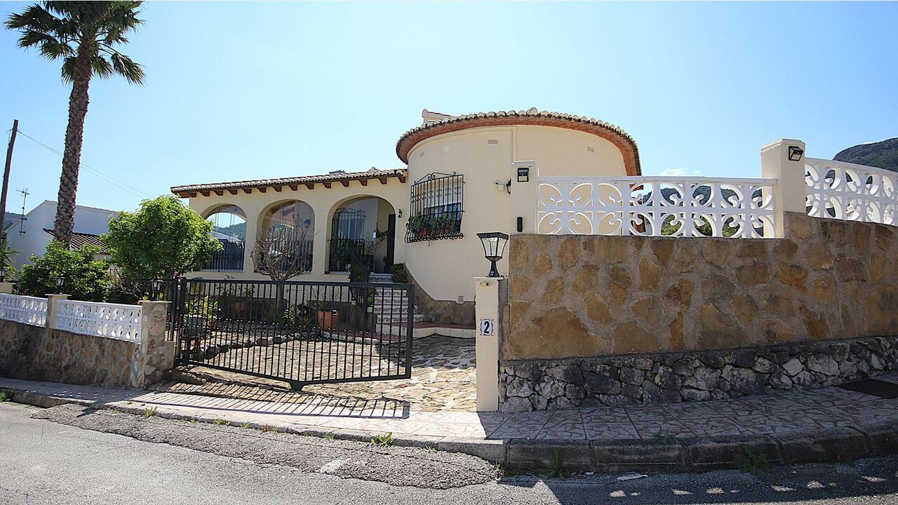2372: Villa  in Orba