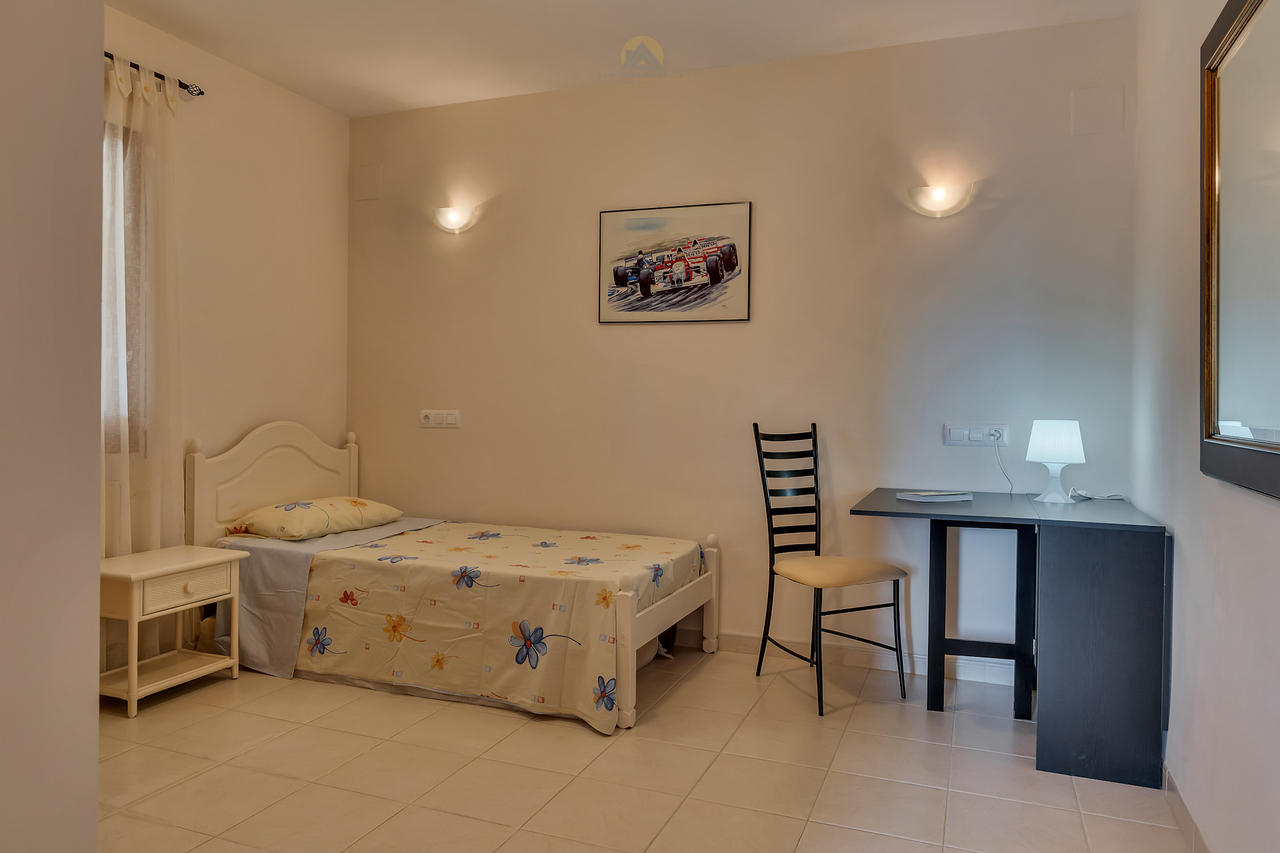 2366: Villa  in Jalon