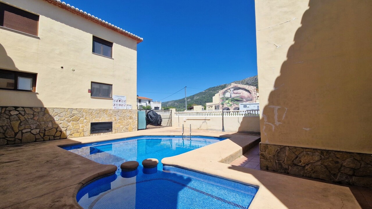 Town house for sale in Benigembla