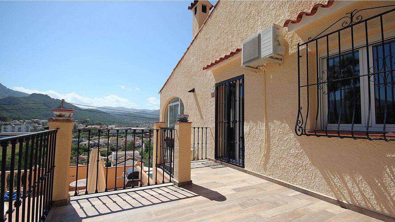 2394: Villa  in Orba