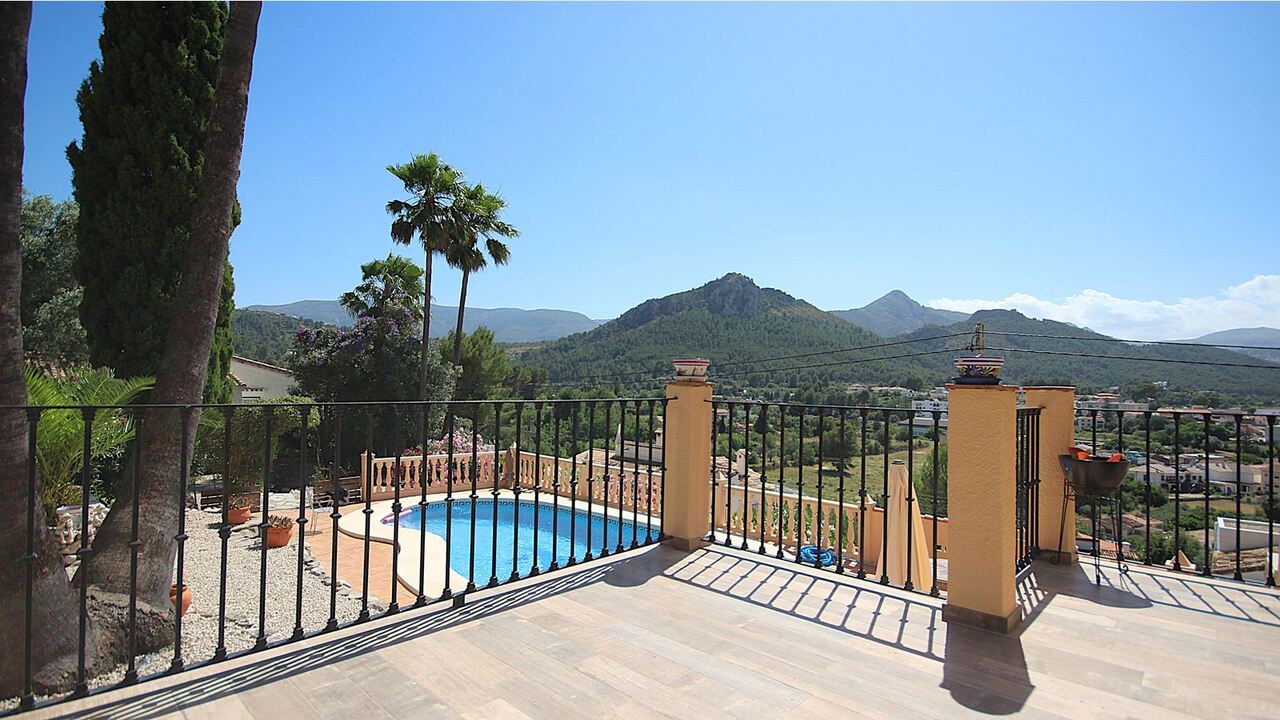 2394: Villa  in Orba