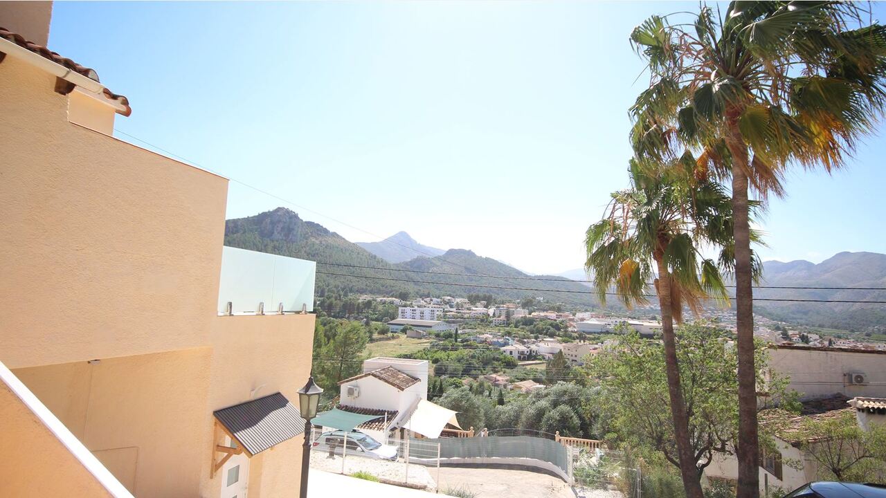 2394: Villa  in Orba