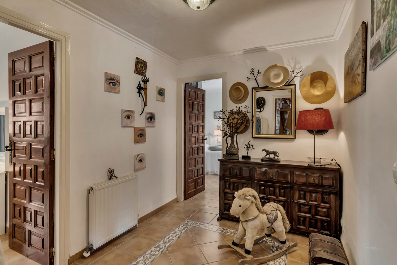 2400: Villa  in Jalon