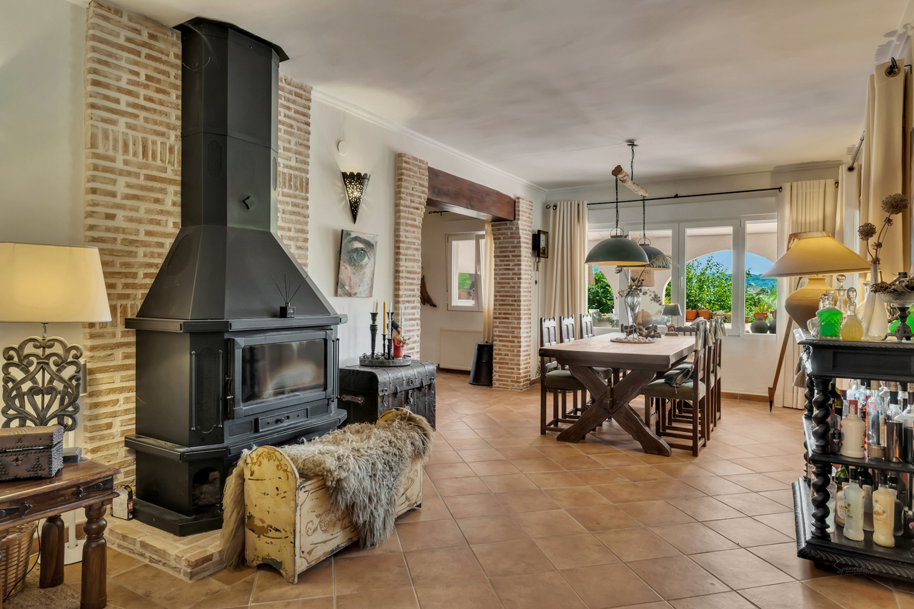 2400: Villa  in Jalon