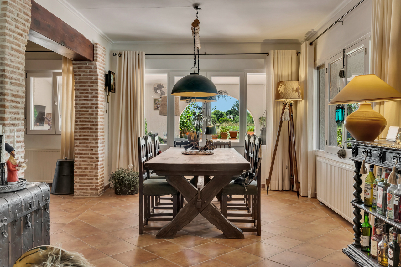 2400: Villa  in Jalon