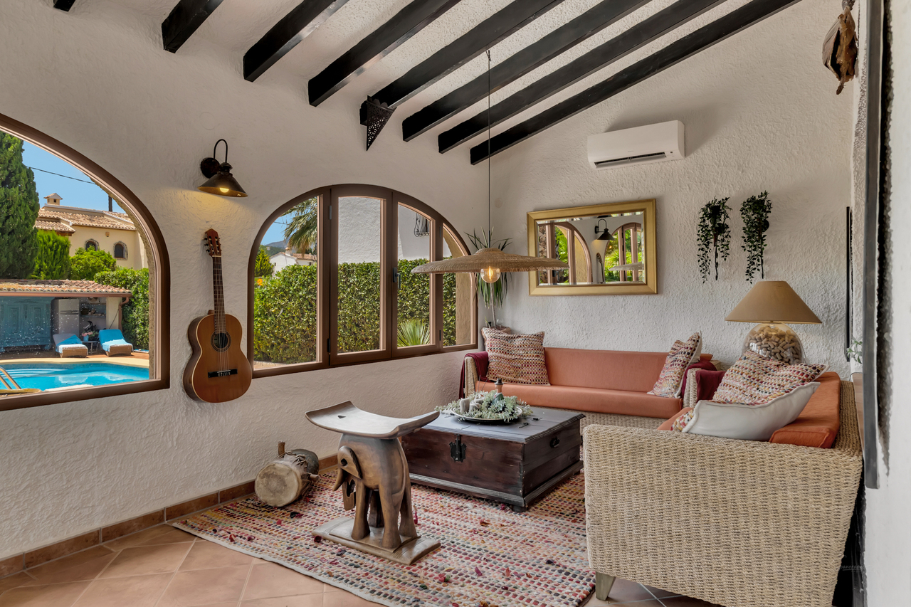2400: Villa  in Jalon
