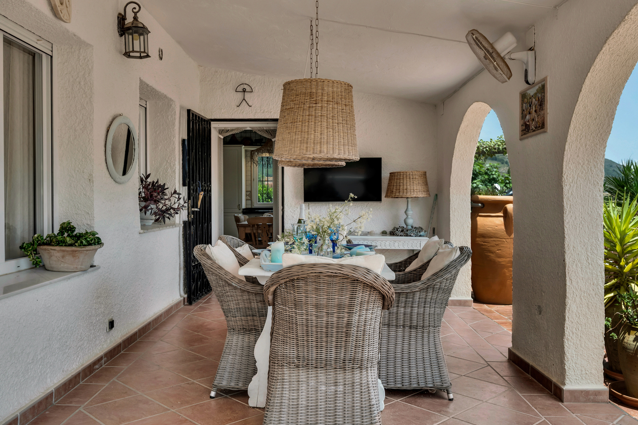 2400: Villa  in Jalon