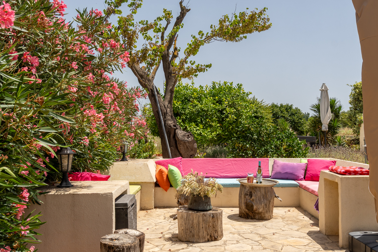 2400: Villa  in Jalon