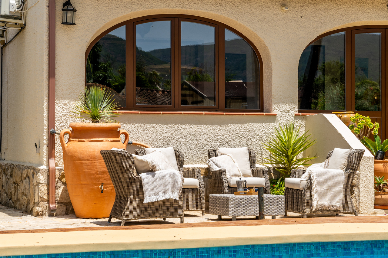 2400: Villa  in Jalon