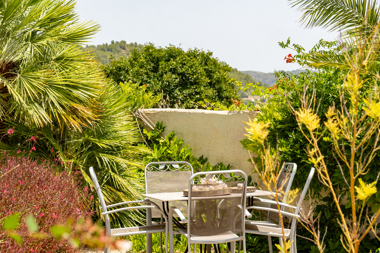 2400: Villa  in Jalon