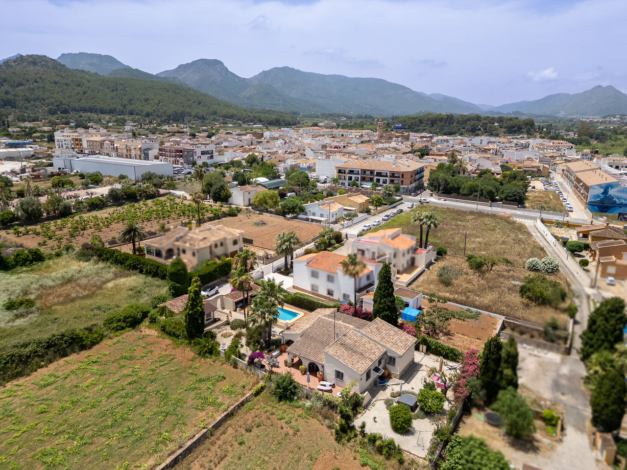 2400: Villa  in Jalon
