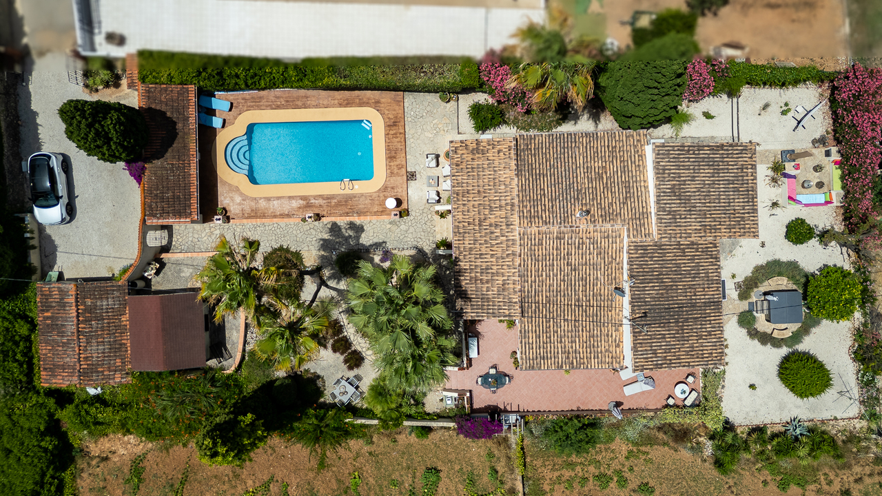2400: Villa  in Jalon