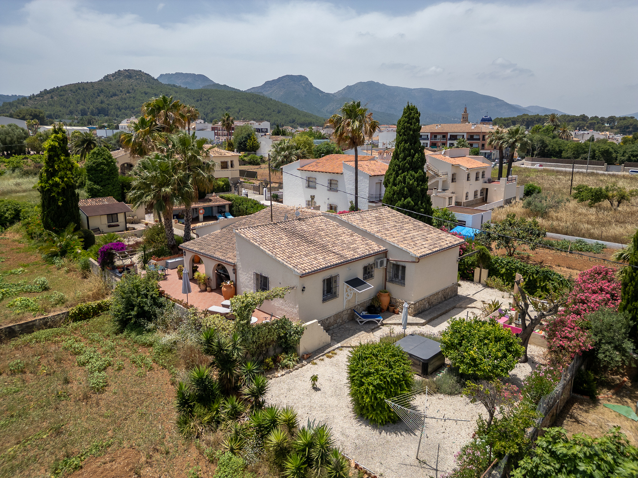 2400: Villa  in Jalon