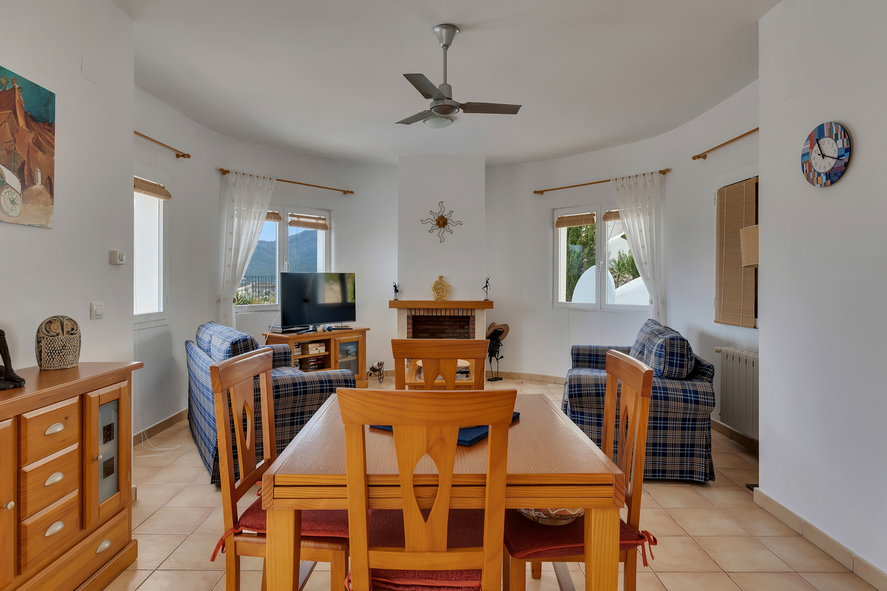 2405: Villa  in Jalon