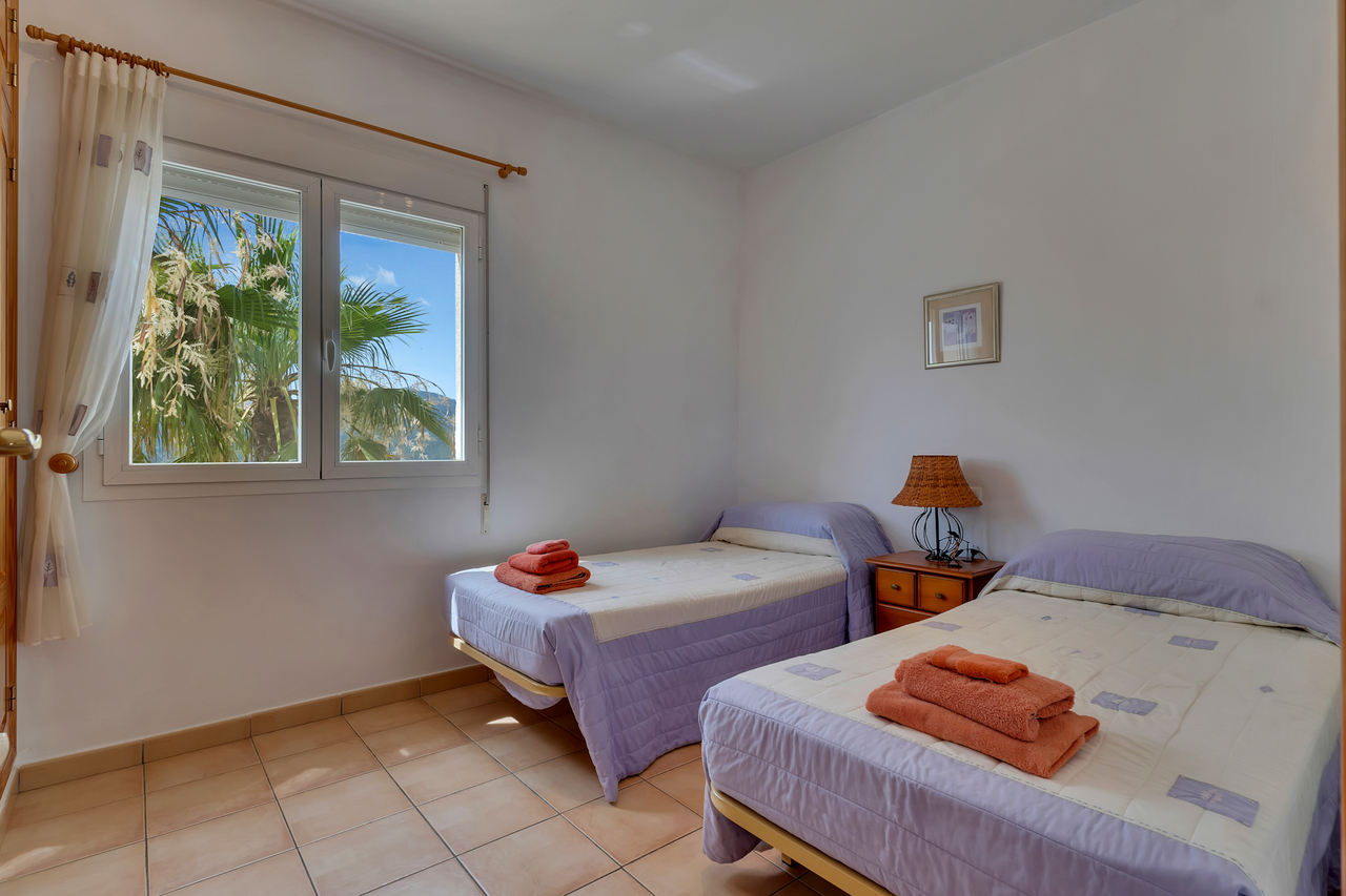 2405: Villa  in Jalon