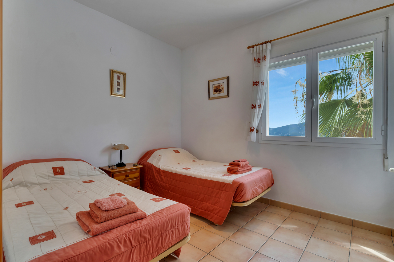 2405: Villa  in Jalon