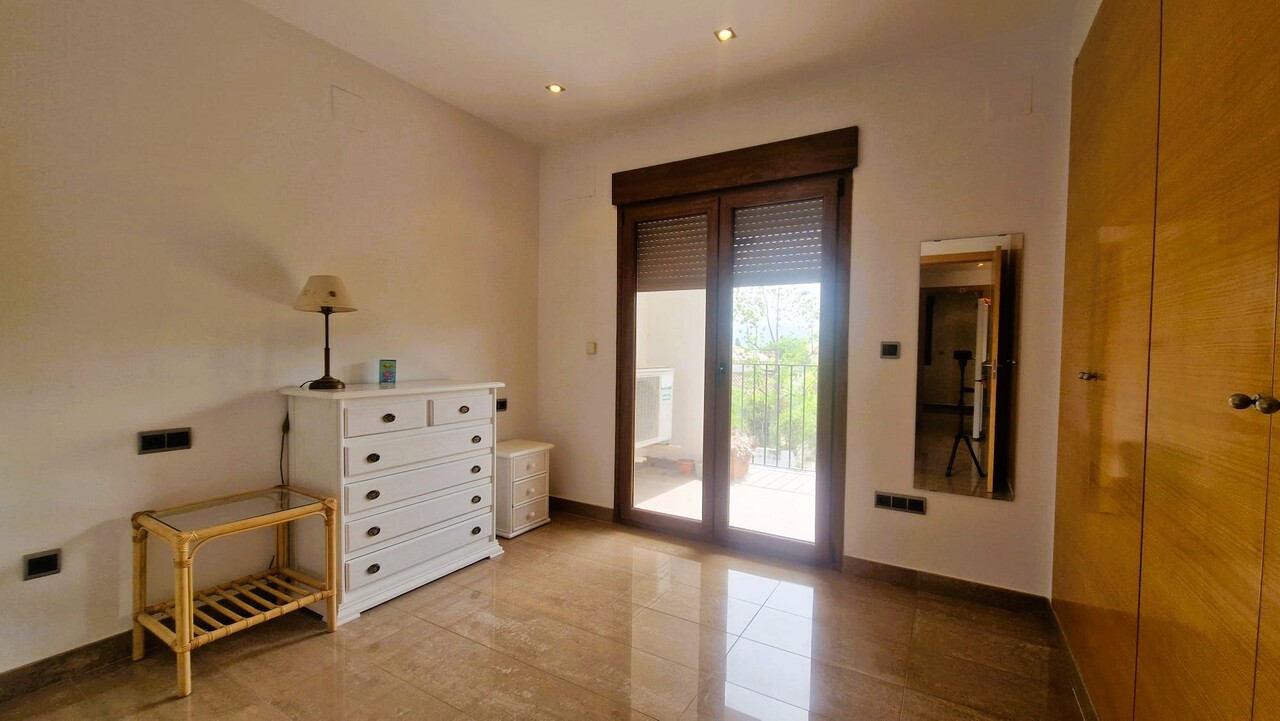 2410: Apartment  in Jalon