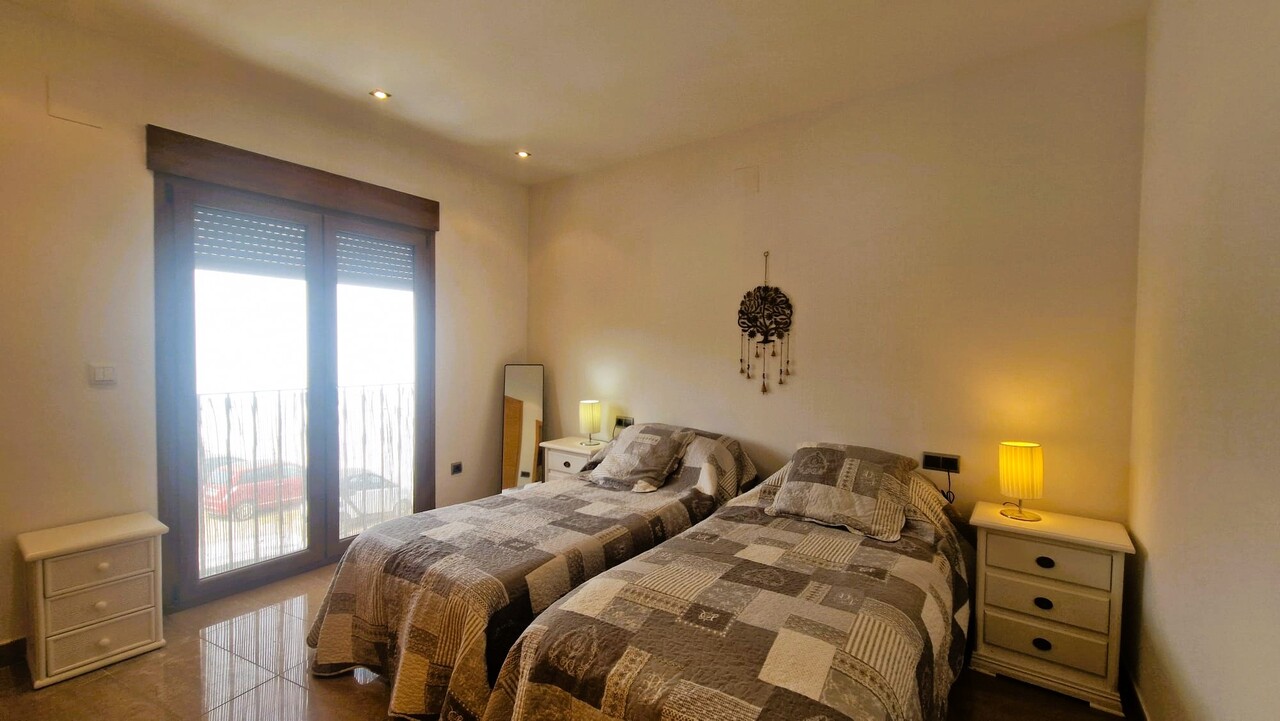 2410: Apartment  in Jalon