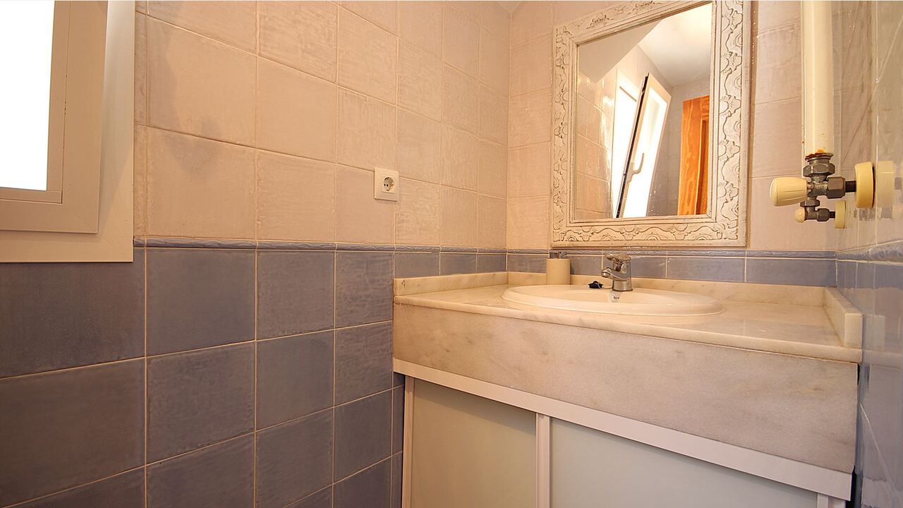 2412: Town House  in Jalon