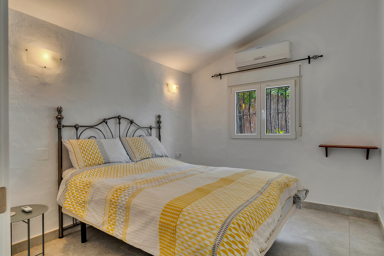 2413: Villa  in Orba
