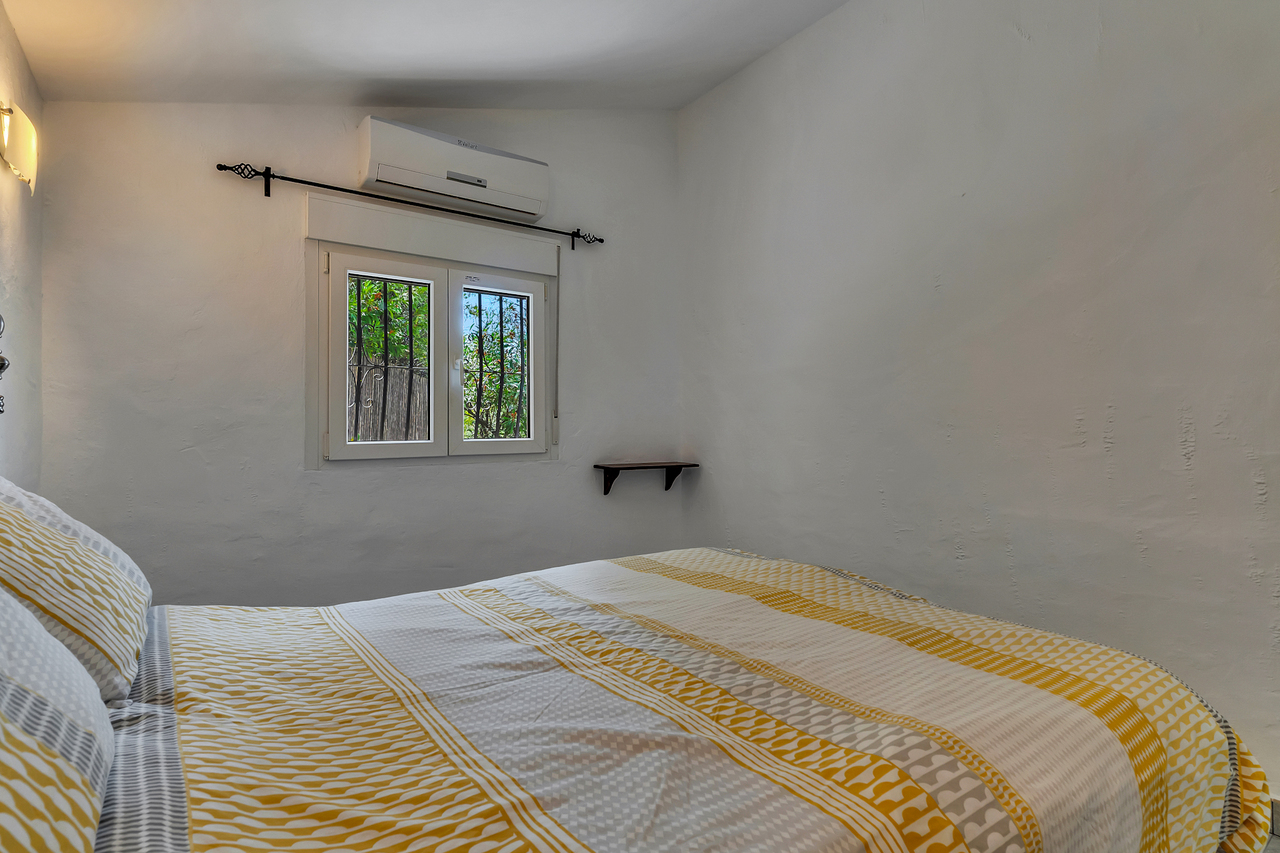 2413: Villa  in Orba