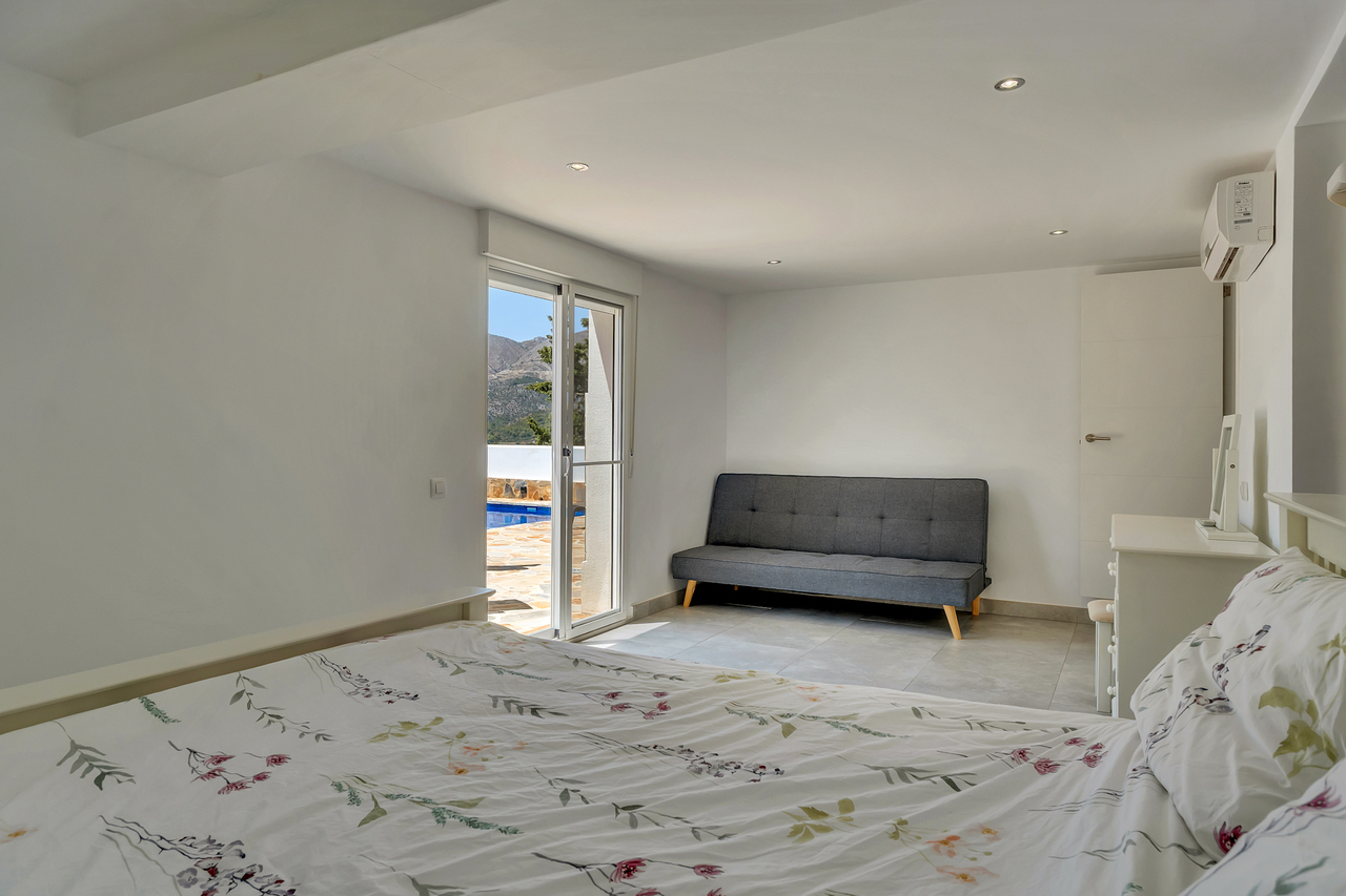 2413: Villa  in Orba