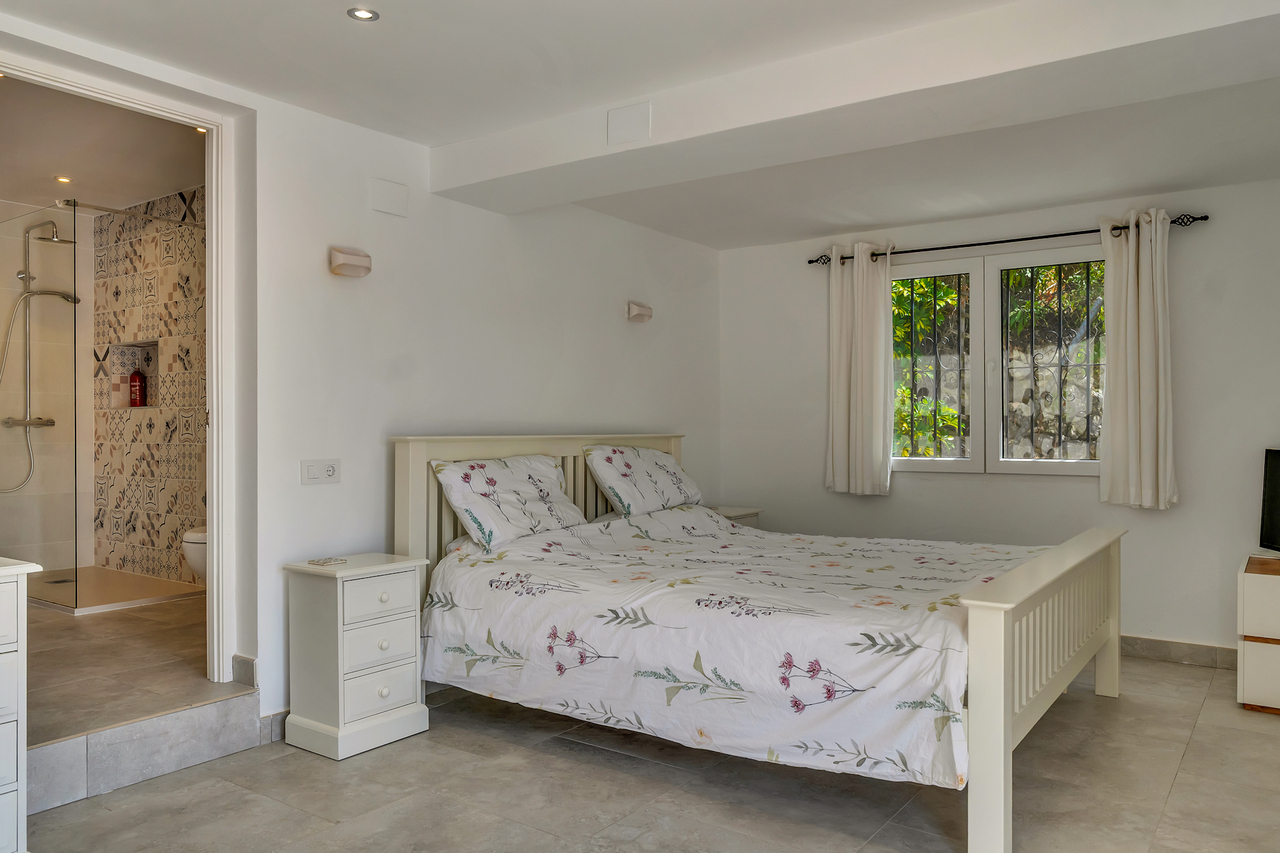 2413: Villa  in Orba