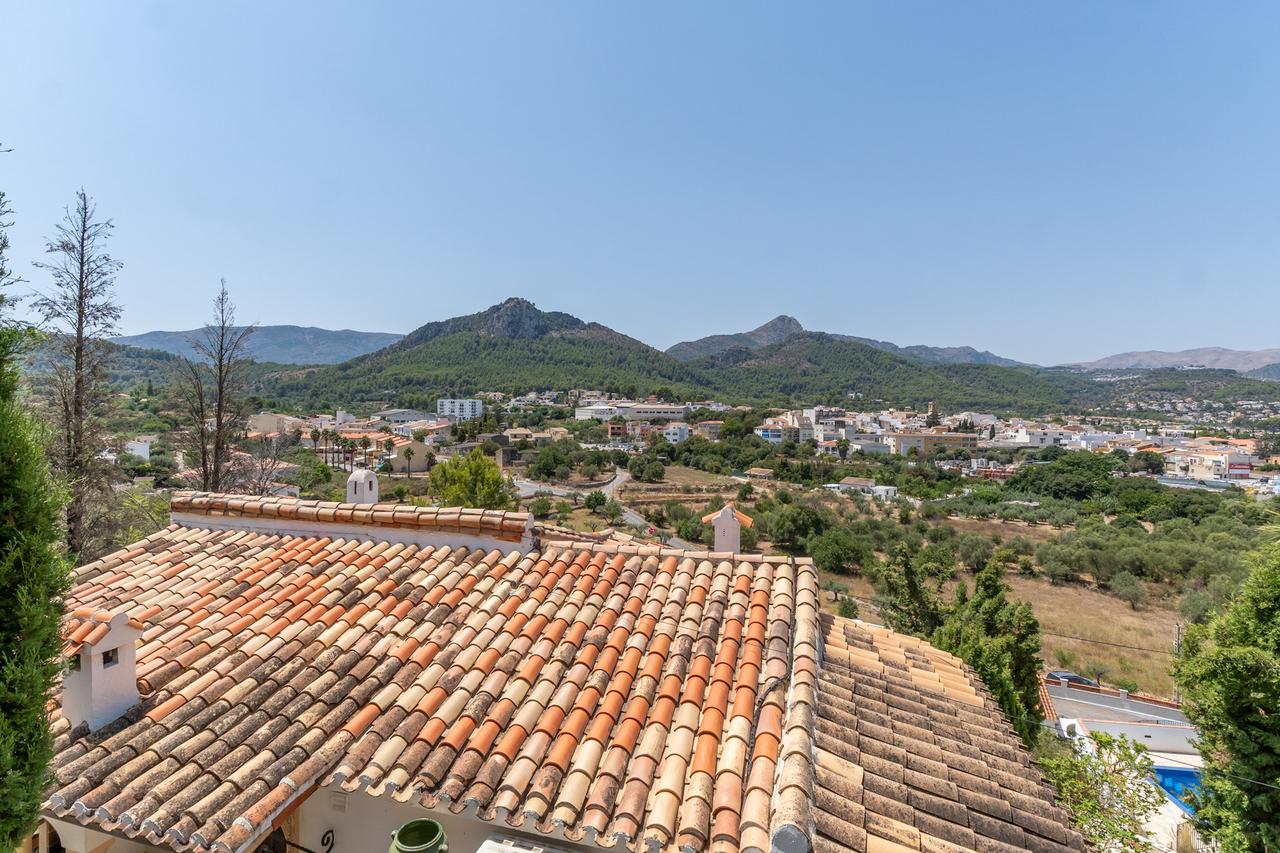 2413: Villa  in Orba