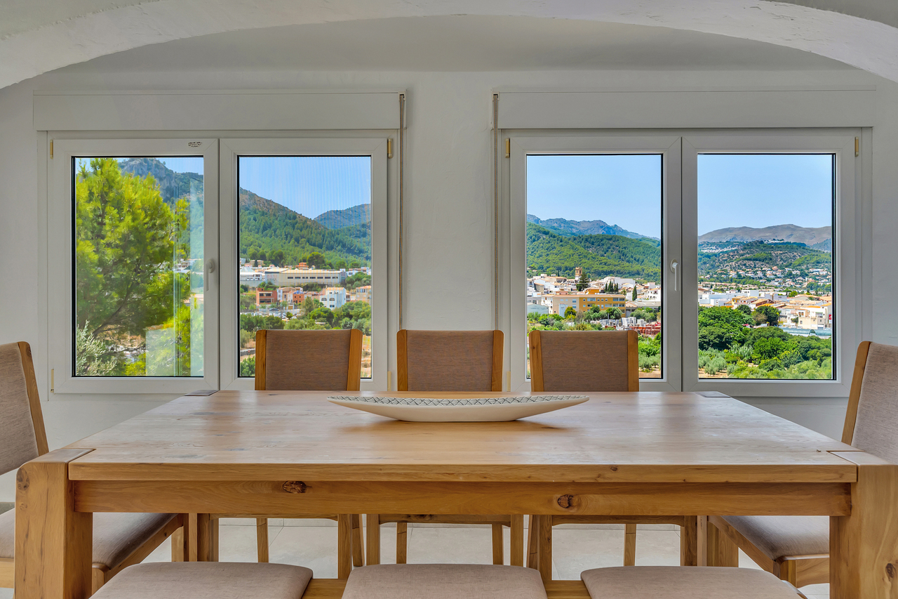 2413: Villa  in Orba