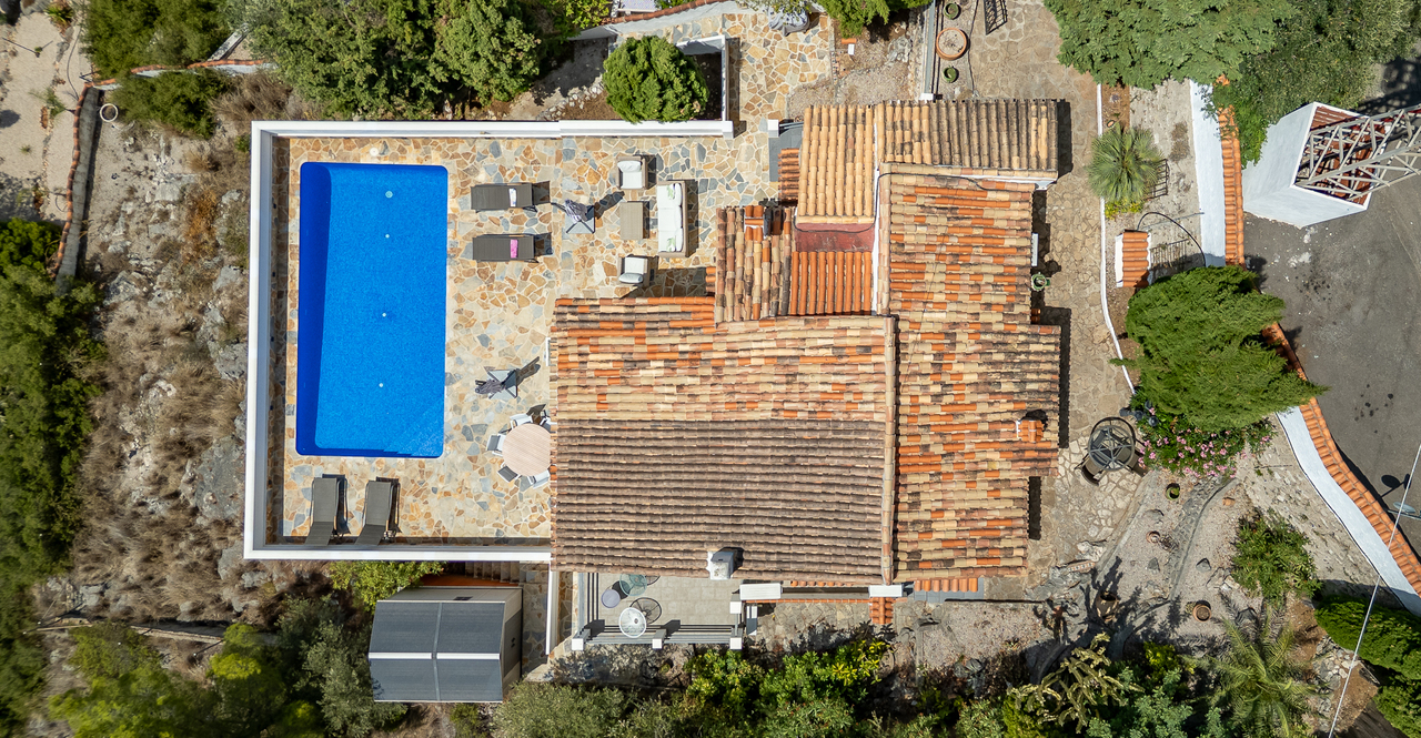 2413: Villa  in Orba