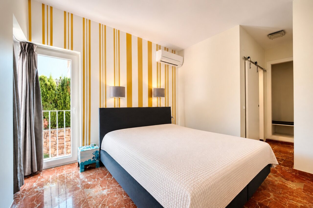 2417: Villa  in Denia