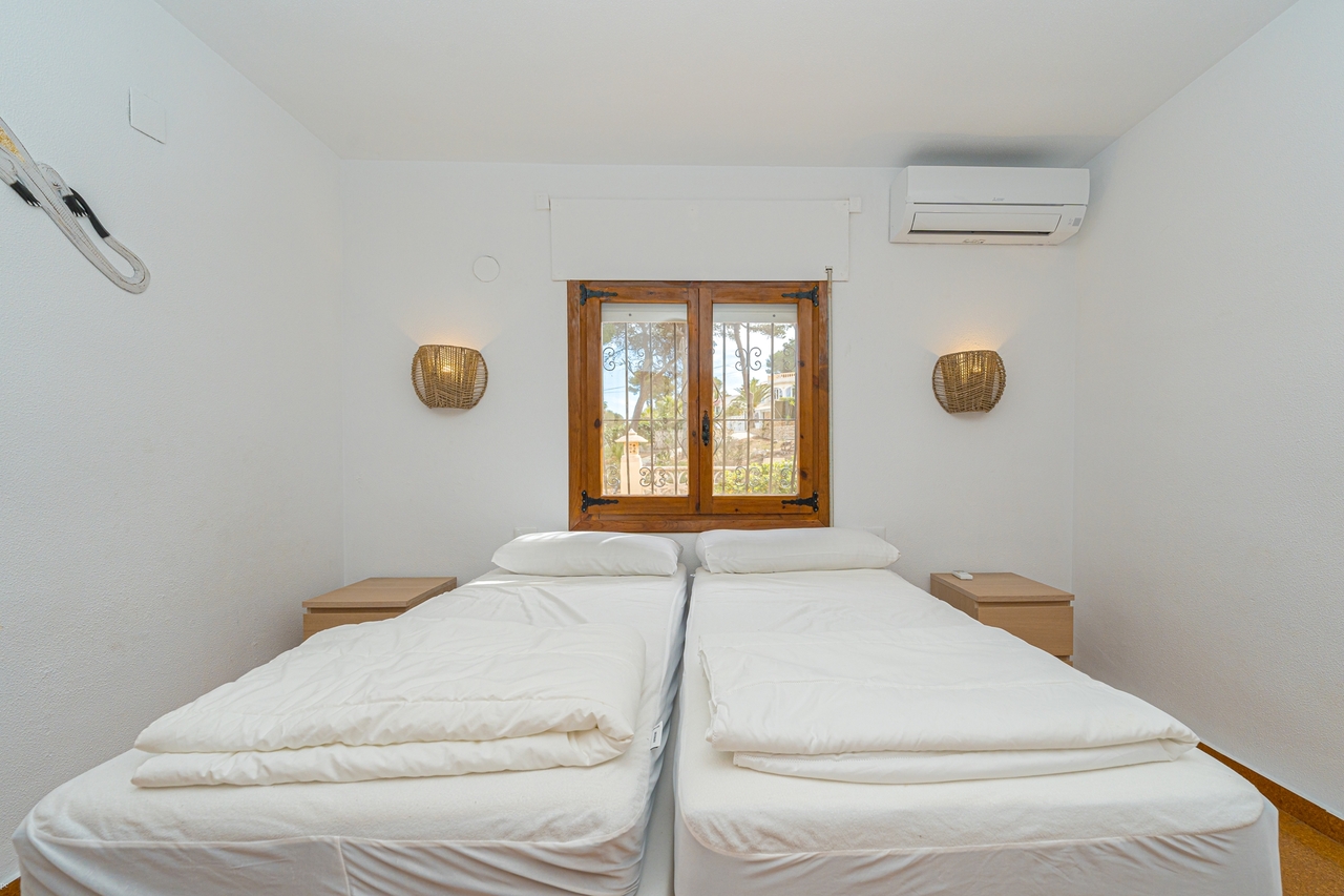 2420: Villa  in Javea