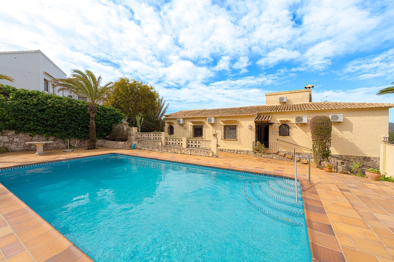 2420: Villa  in Javea