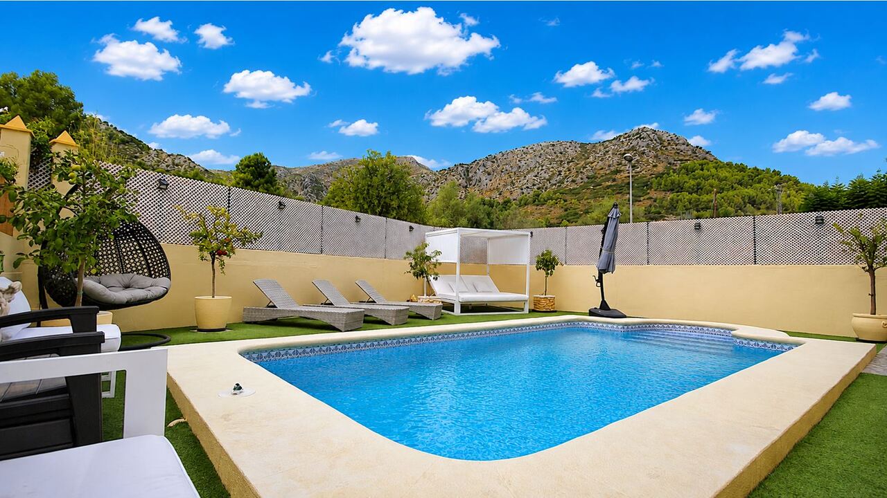 2421: Villa  in Sagra
